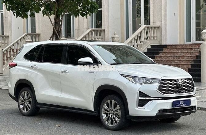 Toyota Innova 2024 Cross HEV 2.0 CVT - 5000 km