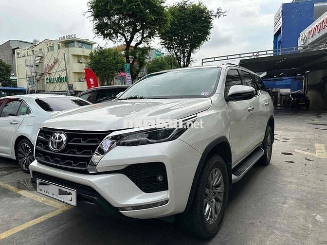 Toyota Fortuner 2.7AT 4X2 2022 Xe hãng bán