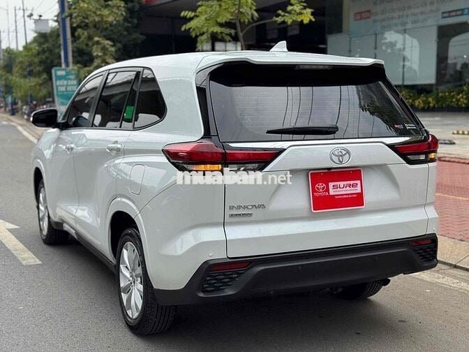 Toyota Innova Cross 2025 - 1053 km