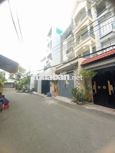 Nhà phố 4m x 20m. 4 tầng MT hẻm nhựa 973/Nguyễn Ảnh Thủ Đang thuê 20tr