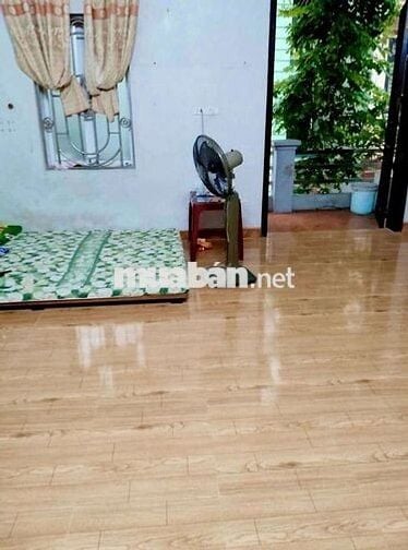 Cho thuê nhà bắc cầu ngọc thụy ngay đầu 75m 3 tầng 3 ngủ giá 7 triệu