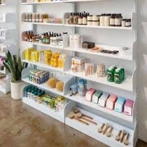 Show Room VƯƠNG’ S cần tuyển 1 chị tạp vụ + 2 em đứng quầy