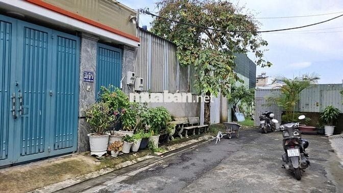 Cho thuê nhà kho 200m2 mặt tiền nhựa 10m thông Phan Văn Hớn,Bà Điểm,HM
