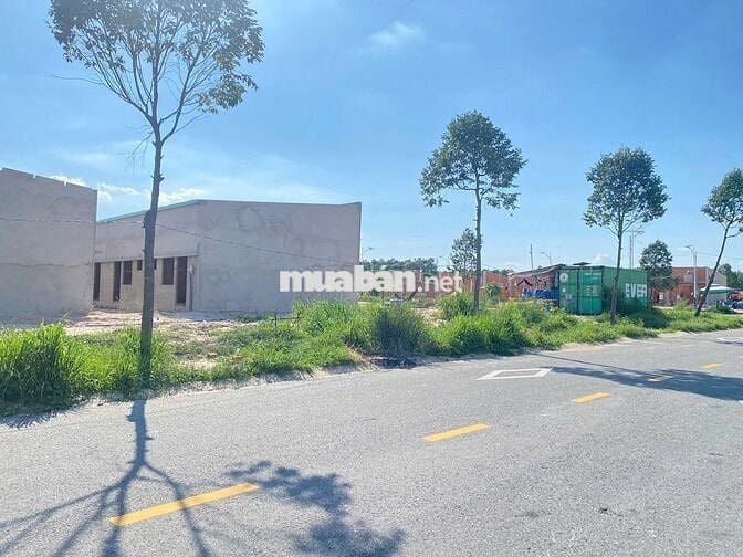 KHÁCH GỞI BÁN CĂN SHOPHOUSE NGAY KHU CÔNG NGHIỆP BÀU BÀNG