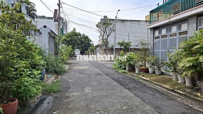 Cho thuê nhà kho 200m2 mặt tiền nhựa 10m thông Phan Văn Hớn,Bà Điểm,HM