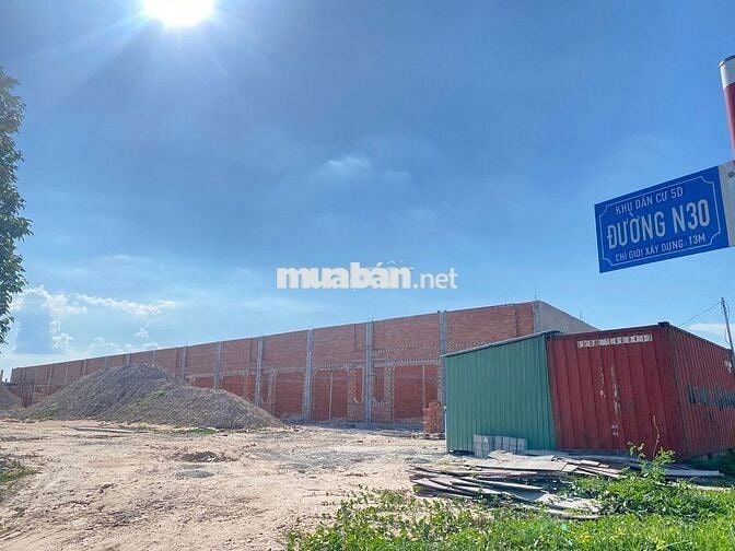 KHÁCH GỞI BÁN CĂN SHOPHOUSE NGAY KHU CÔNG NGHIỆP BÀU BÀNG