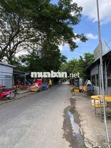 Nhà ngay thị trấn Củ chi  hơn 170m2 giá chỉ 740 triệu, bao giấy SHR