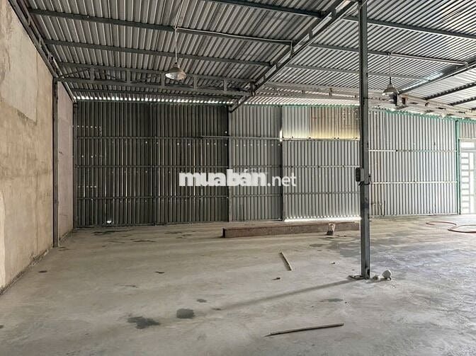 Cho thuê nhà kho 200m2 mặt tiền nhựa 10m thông Phan Văn Hớn,Bà Điểm,HM
