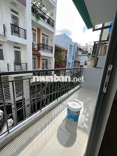 cho thuê phòng mới ban công thoáng ngay trung tâm Q3 gần DH Sài Gòn