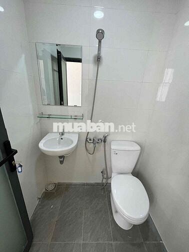 cho thuê phòng mới ban công thoáng ngay trung tâm Q3 gần DH Sài Gòn