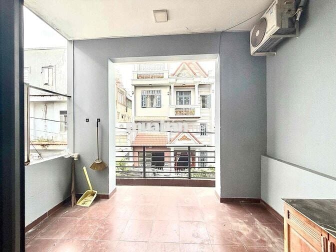 Phòng Full Nội thất, Ban công lớn - Gần Đh CN