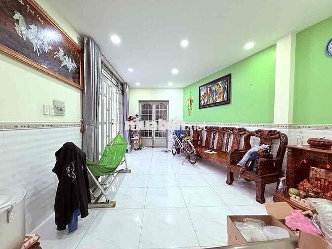 NHÀ ĐẸP NGANG LỚN 18M SÁT MẶT TIỀN 2 TẦNG BTCT HẺM XE HƠI ĐỖ CỬA