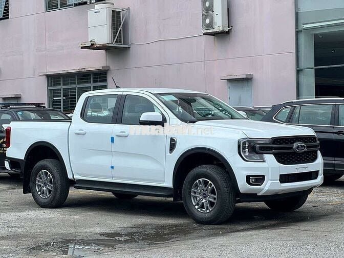 Ford Ranger 2025 đầy đủ phụ kiện và phí lăn bánh