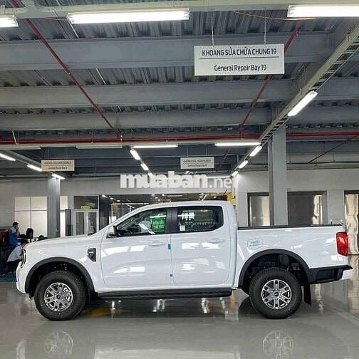 Ford Ranger 2025 đầy đủ phụ kiện và phí lăn bánh