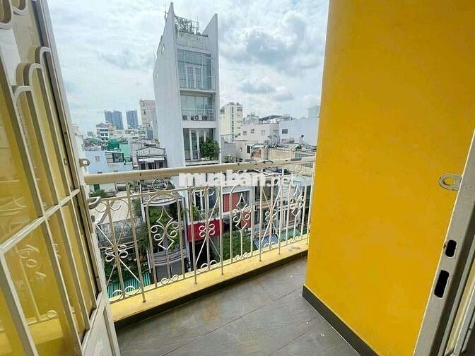 Căn Hộ 1 Phòng Ngủ Ban Công Siêu Đẹp Ngay Cầu Khánh Hội Quận 4