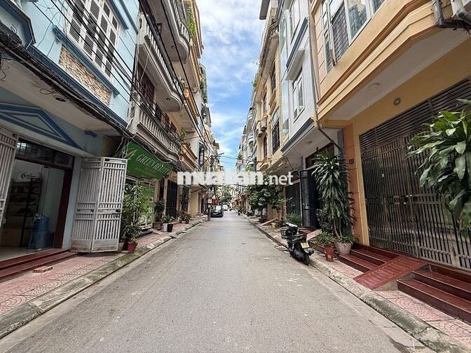 Nhà phố HOÀNG QUÔC VIỆT - CẦU GIẤY, 75m2 x 7T, thông sàn, thang máy.
