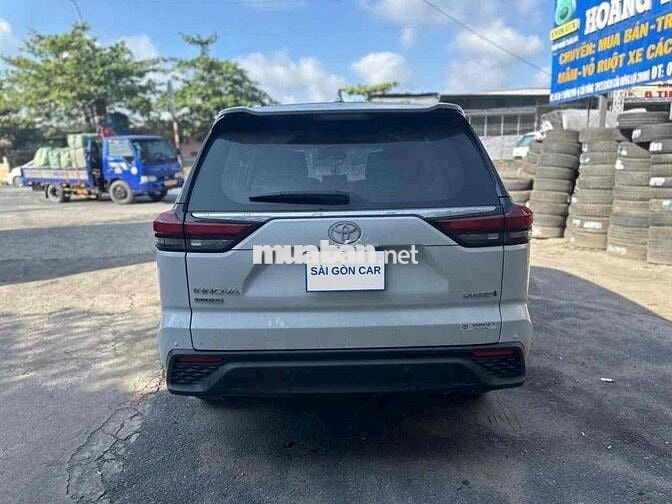 Toyota Innova Cross 2024 - 5000 km sơn zin 100%