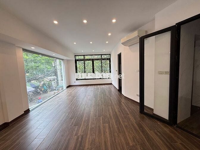 Nhà phố HOÀNG QUÔC VIỆT - CẦU GIẤY, 75m2 x 7T, thông sàn, thang máy.