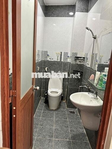 phòng trọ P8. Tân Bình sẳng nội thất cơ bản.