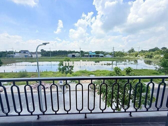 CHỈ 3.3TỶ SỞ HỮU NGAY NHÀ TRỆT 2 LẦU ĐẸP 150m2 SHR– BẾN XE MỚI HÓC MÔN