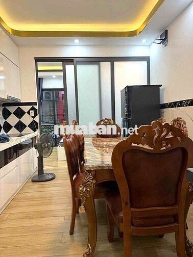 Cho Thuê Nhà Đường Trần Quang Diệu, Quận 3 ( Có Thang Máy - 5PN, 5WC )