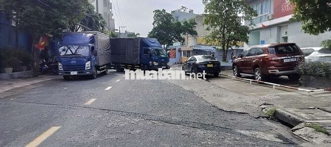 Cho thuê nhà nguyên căn mặc tiền hẻm 6x22 sân trước đậu 2 xe tải
