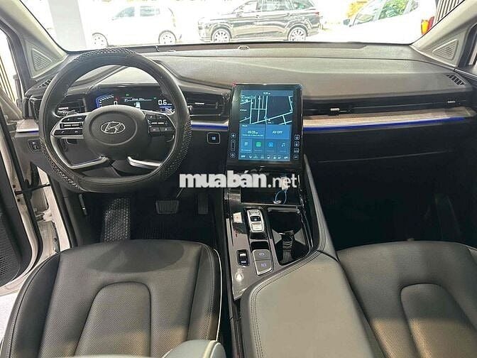 Hyundai Custin 2023 2.0 Cao cấp - 21000 km