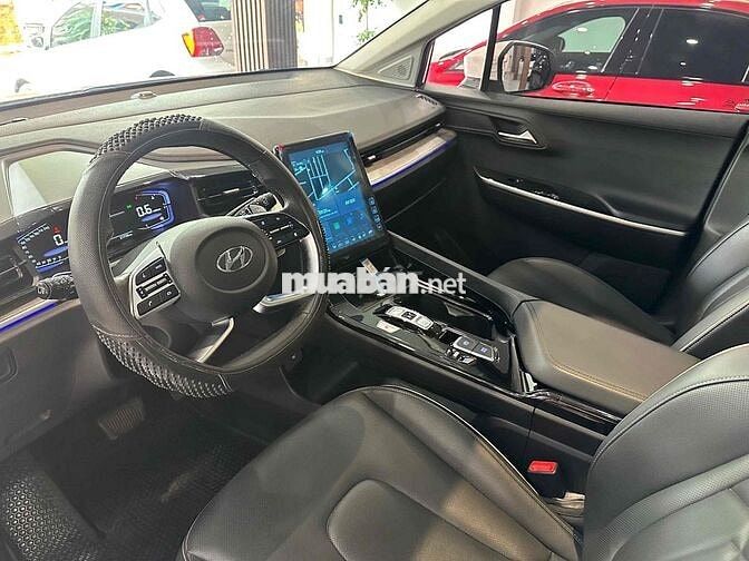 Hyundai Custin 2023 2.0 Cao cấp - 21000 km