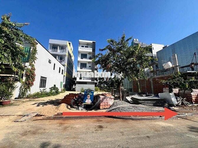 Cặp đất FPT vị trí đẹp 2 làn đường 36m có công viên ở giữa