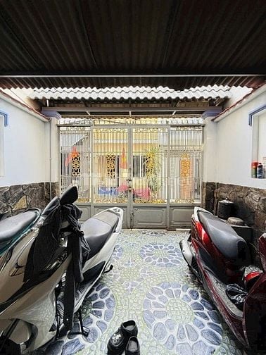 GẦN CHỢ VẢI TÂN BÌNH - 4 TẦNG - DT 60m2 ( 4m x 15m ) - HẺM THÔNG