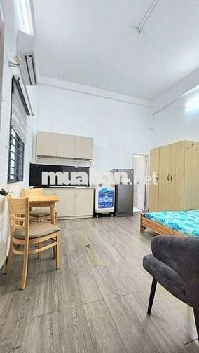 STUDIO - MÁY GIẶC RIÊNG - CỬA SỔ TRỜI -  BAN CÔNG - GIÁP RANH QUẬN 1