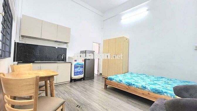 STUDIO - MÁY GIẶC RIÊNG - CỬA SỔ TRỜI -  BAN CÔNG - GIÁP RANH QUẬN 1