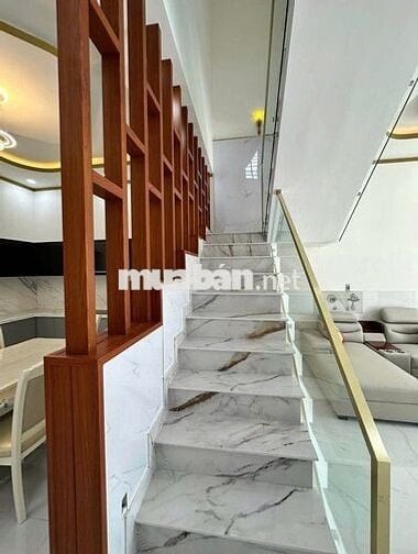 Nhà trệt 1 lầu, chủ bán ngộp 900tr/80m2. SHR TDM, BD. Gần chợ Chánh Mỹ