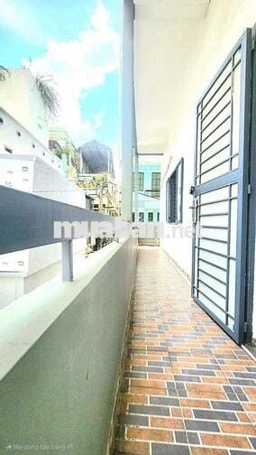 STUDIO - MÁY GIẶC RIÊNG - CỬA SỔ TRỜI -  BAN CÔNG - GIÁP RANH QUẬN 1