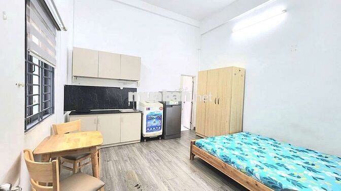 STUDIO - MÁY GIẶC RIÊNG - CỬA SỔ TRỜI -  BAN CÔNG - GIÁP RANH QUẬN 1