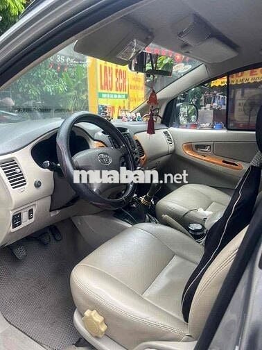 Toyota Innova 2011 G - 300000km