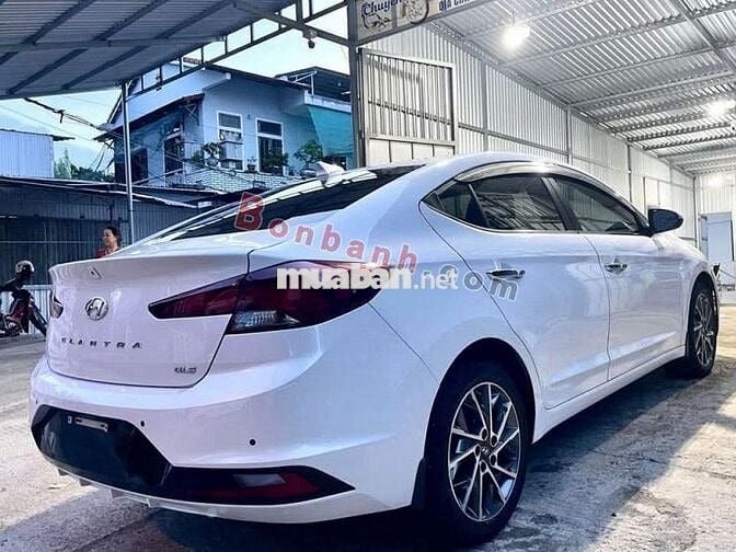 Hyundai Elantra 2.0 AT 2021 - 515 Triệu
