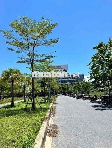 Cặp đất FPT vị trí đẹp 2 làn đường 36m có công viên ở giữa