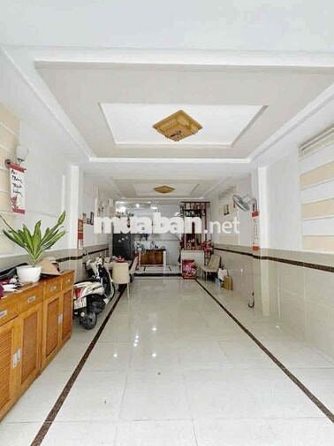 Ngang 4,5m xe hơi ngủ trong nhà trung tâm Q.PN