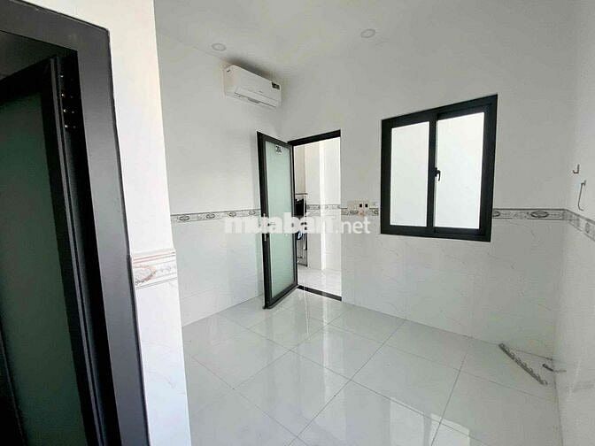PHÒNG CỬA SỔ TRỜI NGAY GẦN ĐH CÔNG THƯƠNG GIÁ RẺ