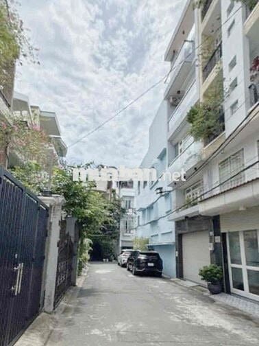 Ngang 4,5m xe hơi ngủ trong nhà trung tâm Q.PN