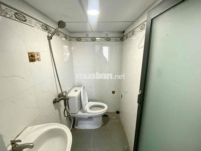 PHÒNG CỬA SỔ TRỜI NGAY GẦN ĐH CÔNG THƯƠNG GIÁ RẺ
