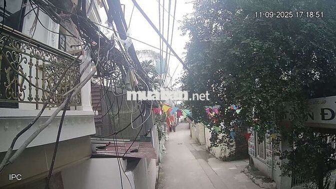 Bán đất 40 m  nở hậu gần mặt phố đi bộ đến Ubnd
