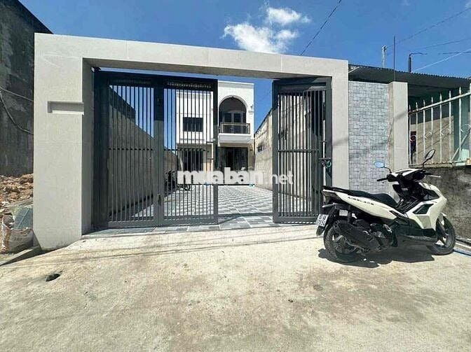 Cần bán nhà mới xây 1 trệt 1 lầu Diện Tích sổ 132m2 , gần chợ Tân Vạn