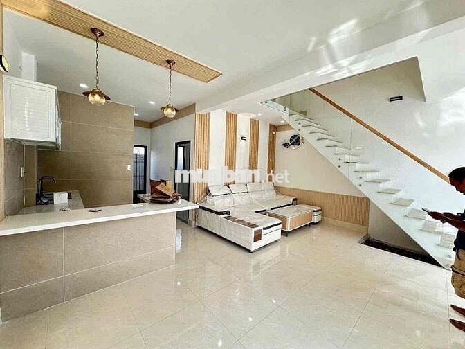 Cần bán nhà mới xây 1 trệt 1 lầu Diện Tích sổ 132m2 , gần chợ Tân Vạn