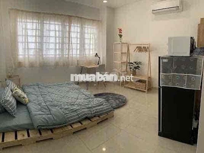 CĂN HỘ Q1_RỘNG RÃI_THOÁNG MÁT_SẠCH SẼ_CỬA SỔ LỚN_ÁNH SÁNG TỐT_