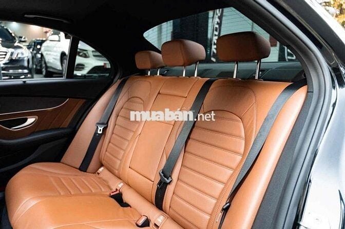 Mercedes c300 AMG đklđ 2020- Trả trước 300Tr