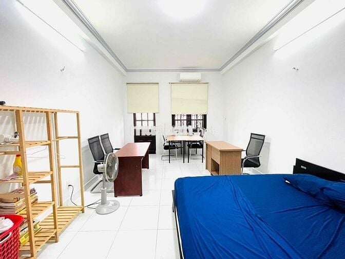 Cho thuê căn hộ có nội thất ngay Cityland, Hà Đô Z751 có ban công mát