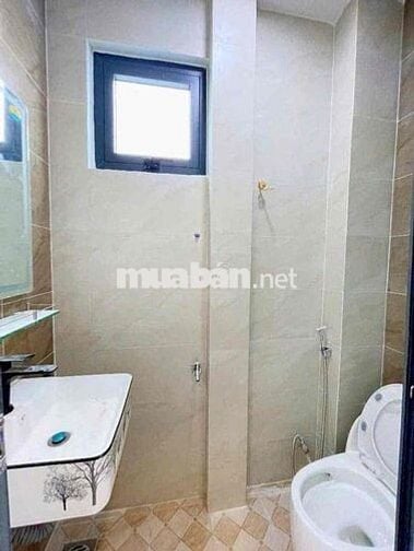 Cho thuê nhà mới - 3 tầng - Ngnag 4 dài 10 - ĐVB Quận 4.