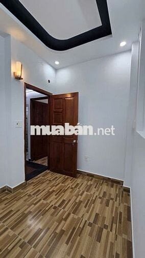 C.THUÊ NHÀ TRỐNG MỚI ĐẸP Y HÌNH 9982/1a Quang Trung